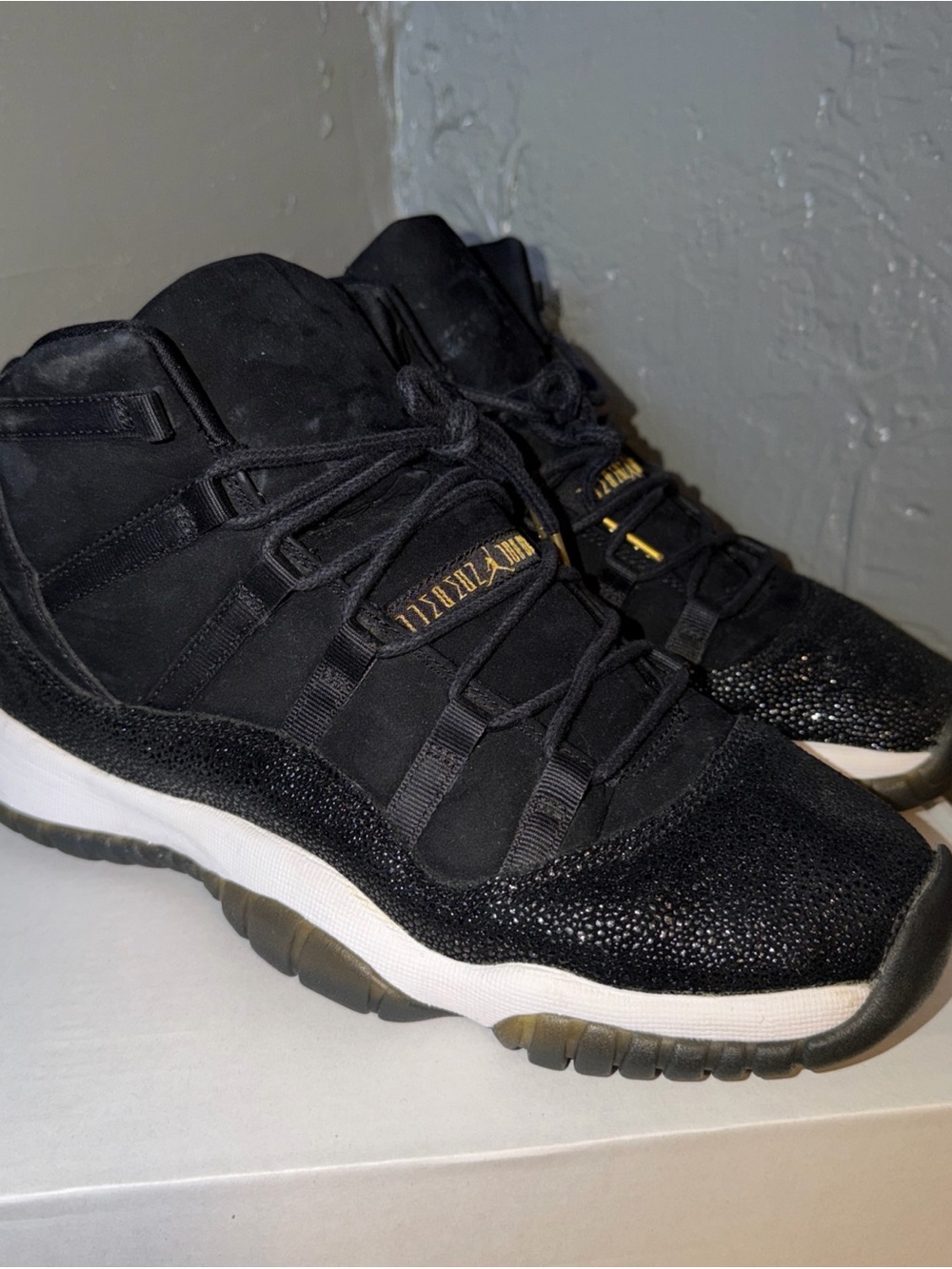 Jordan Men’s Black and White Low-Top Sneakers with Gold Accents Size 8.5Y